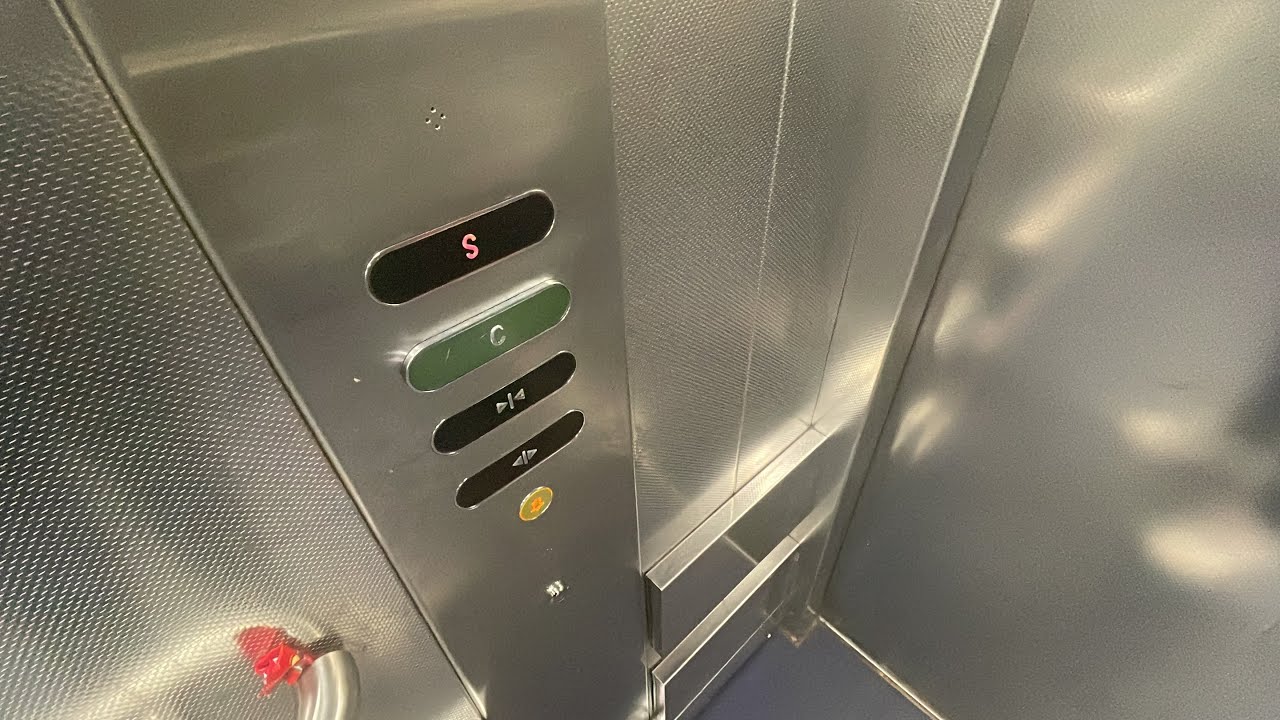 Unknown Lifts Replaced by Kone at Manchester Airport Station (To Skylink)