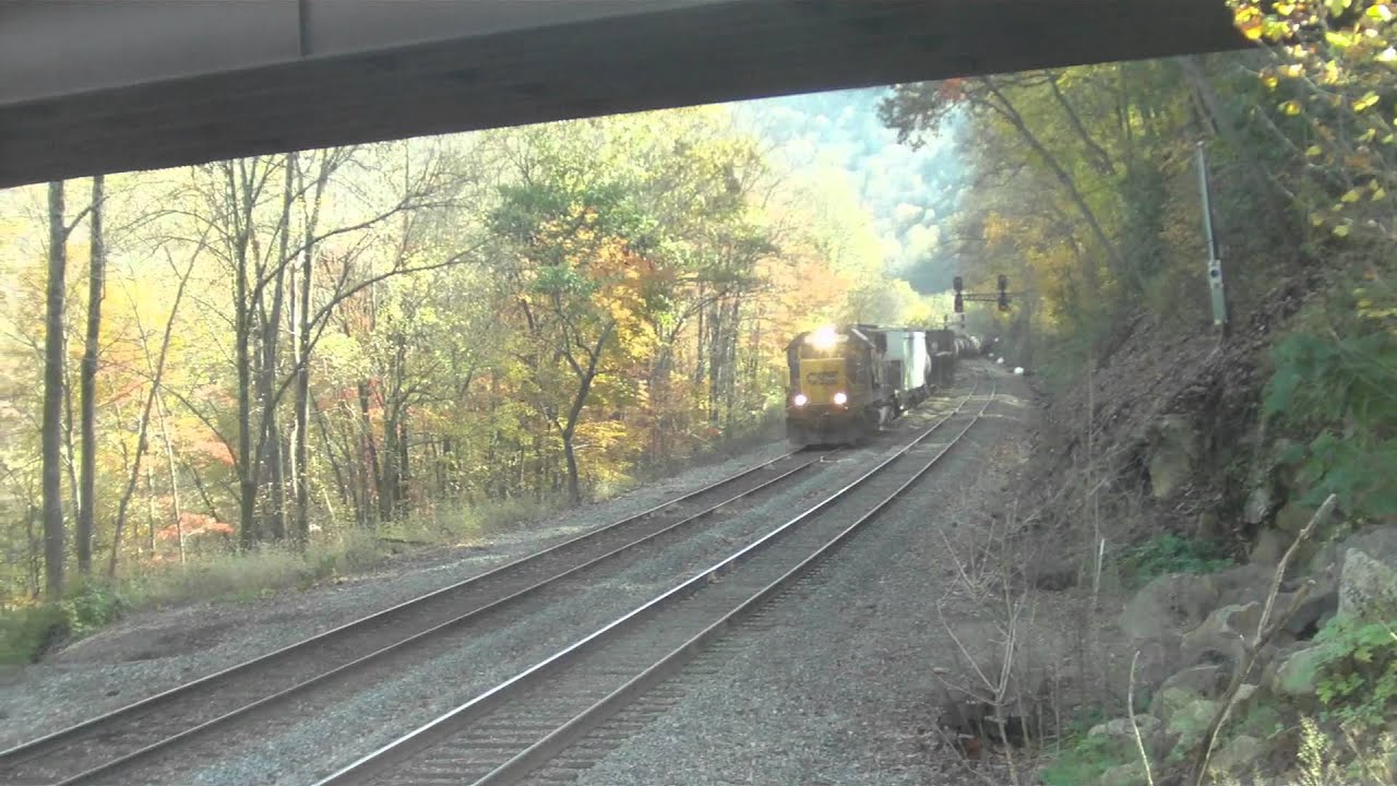 Railfanning The New River Subdivision. Q303 At Cotton Hill, West