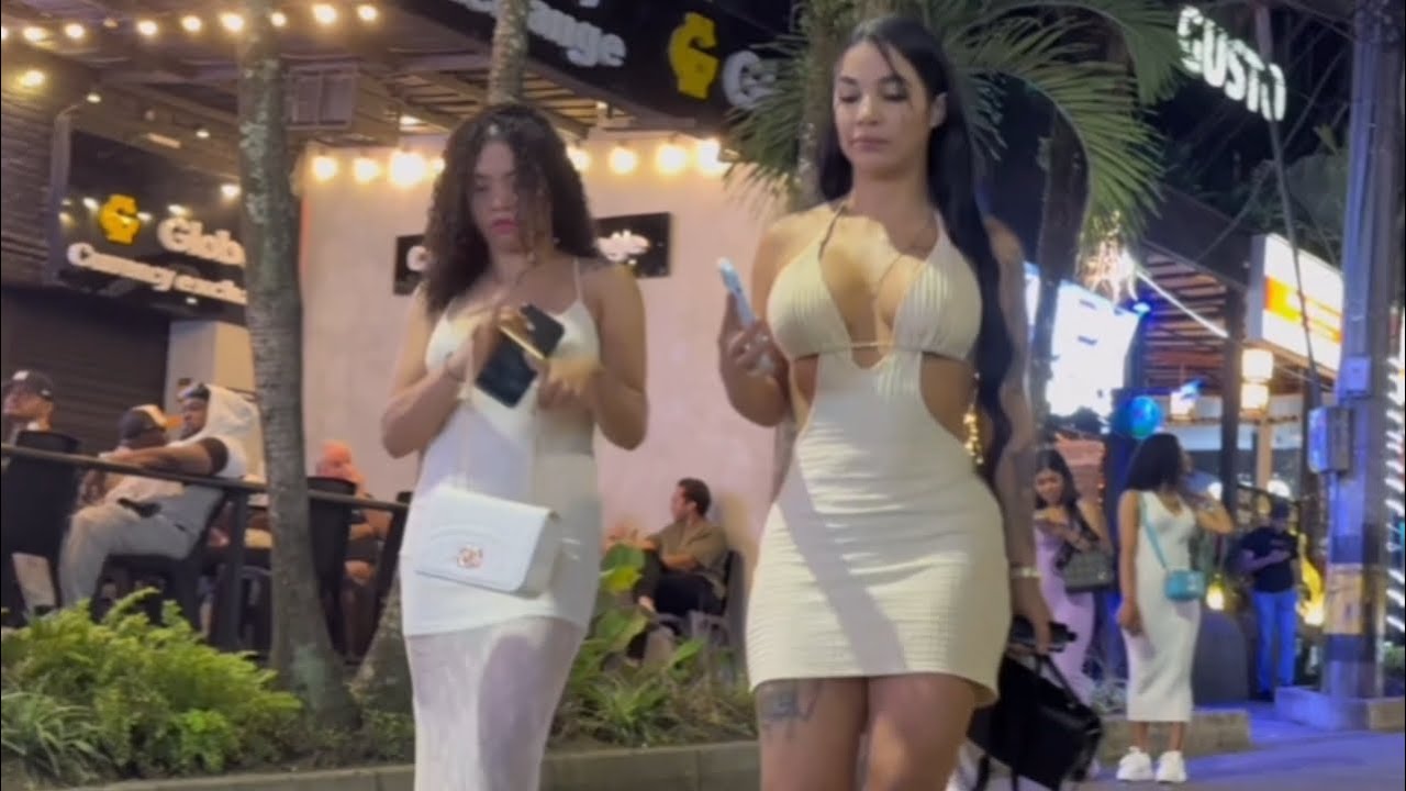 Medellín Nightlife Walk 🇨🇴 Crazy Vibes 🔥