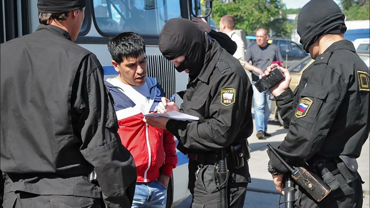 Как наказать таджика. Миграционная полиция. Преступность мигрантов. Полиция России задержали мигрантов. Преступность иностранцами.