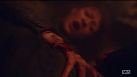 Virginia got BITE Scene 6x6 Fear The Walking Dead ...