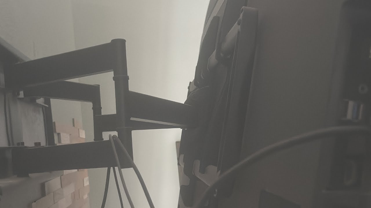 ECHOGEAR MaxMotion TV Wall Mount for Large TVs 42" to 90" review