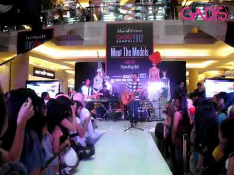 Petra Sihombing Istimewa Live At Meet Greet Gadis Sampul 2012 Chords Chordify