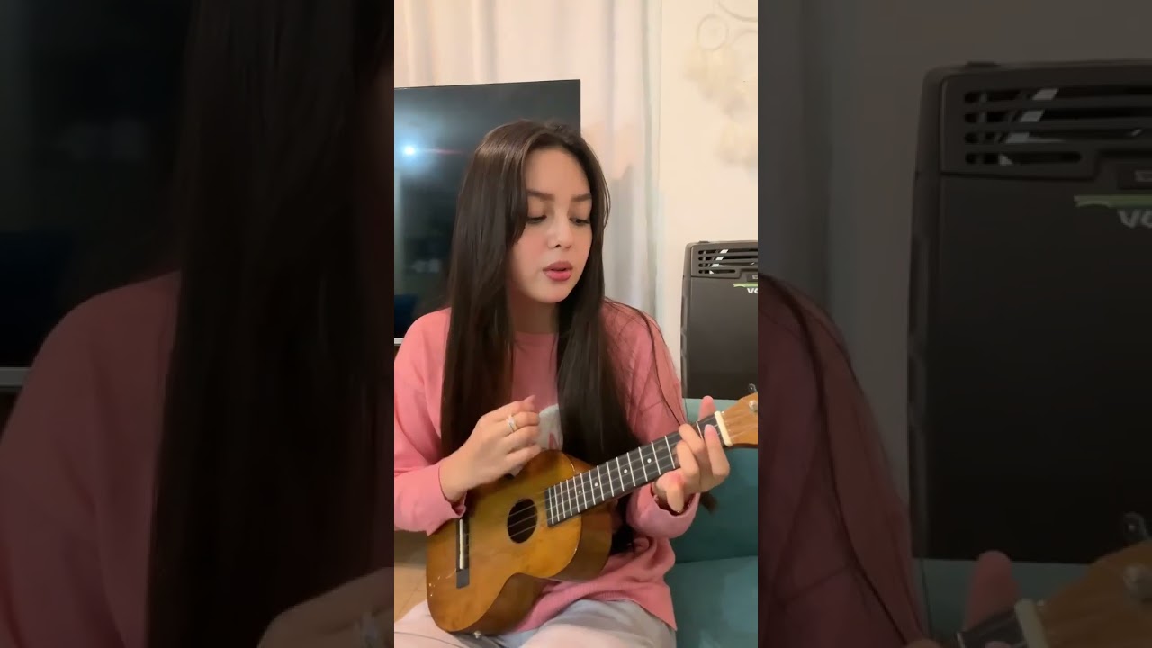 LAPILLUS CHANTY singing a Spanish song 