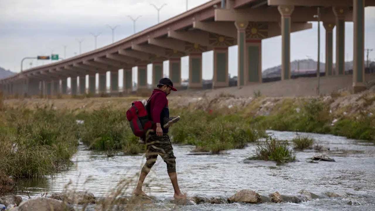 Migrant Border Crossings Drop From 10,000 To 4,400 Per Day After End Of ...