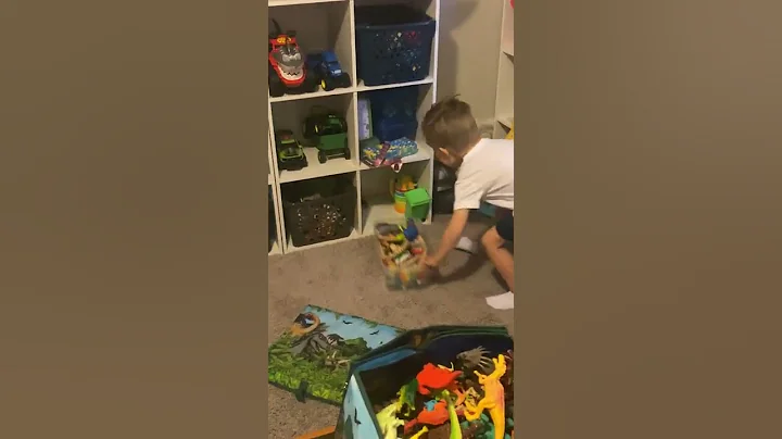 Family Screams After Finding Mouse in House || ViralHog