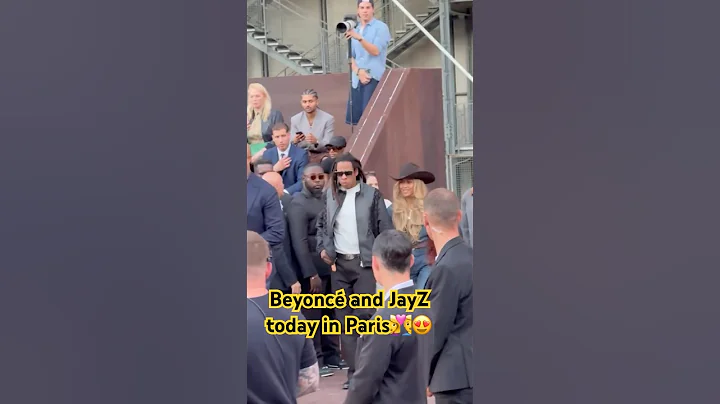 Beyoncé & JAY-Z at Pharrell 's Louisvuitton show in Paris 👩‍❤️‍👨😍#fashion #beyonce #jayz #couple