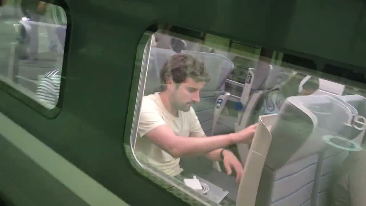 j'embarque à bord du tgv inoui 8574 à Paris Montparnasse voie 3( je viens de voir le vigirail iris)