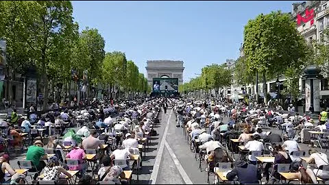 世界上最大的听写大会在巴黎香榭丽舍大街成功举办 La grande dictée des Champs-Élysées établit un record du monde - 天天要闻