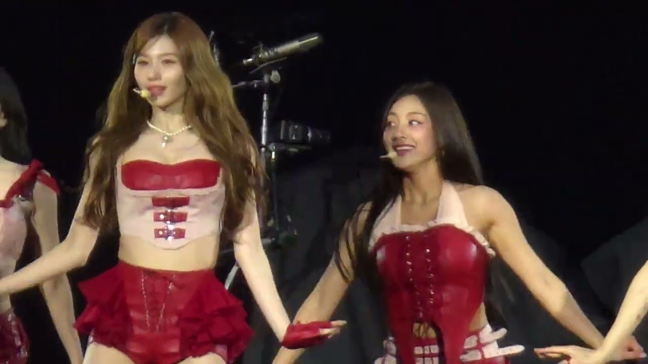 TWICE (트와이스) - Alcohol-Free 직캠 @20250425 Coldplay (콜드플레이) MUSIC of the SPHERES