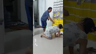 Ketika Papa Dan Tasya Kompak Usil Mama Lagi Ngepel