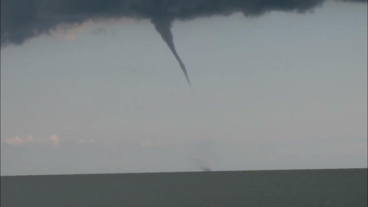 Сормовский 3064 обстрел. Азовское море маргаритово потоп. А 50 над азовским морем новости. Смерч в щёлкино на озовском море. Брошенные сухогрузы россии.