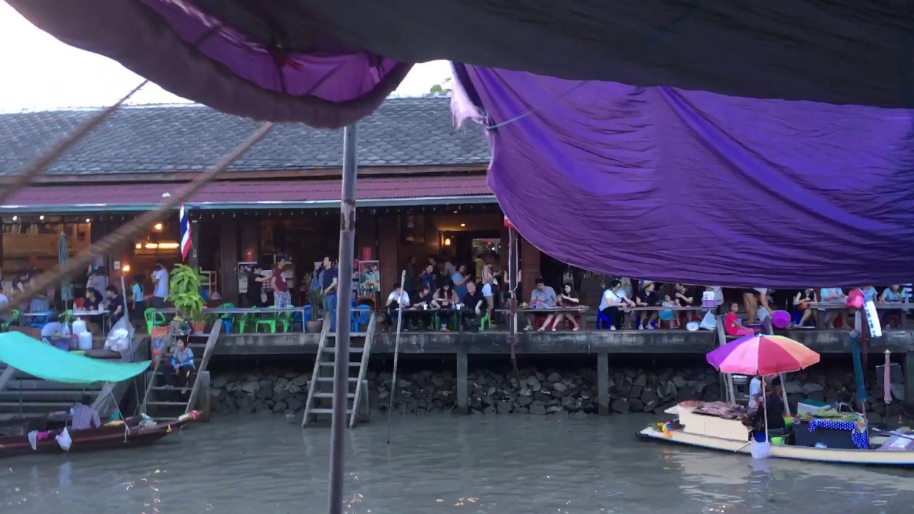 18:00น.เคารพธงชาติ ตลาดน้ำอัมพวา จังหวัดสมุทรสงคราม