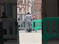 عسكريون سعوديون يعتدون بالضرب الوحشي والصراخ على نساء معتمرات مصليات قدمن بهدف زيارة مكة المكرمة