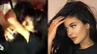 More celebrity news ►► http://bit.ly/subclevvernews travis scott
hosted a listening party for his new album, ‘astroworld,’ in
chicago and to no one’s surpris...