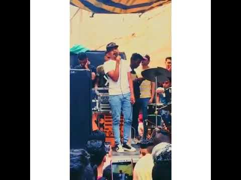 اللي كانت رجليه علي رجلي قل معايا وبيهددني الصحاب الغدارين حالة واتس مصطفي موزه