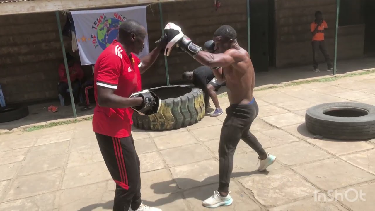 WEEK 3 LEARNING BOXING (pad work) AS A BEGINNER (bodybuilder)