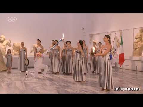 Video Accesa a Olimpia la fiamma olimpica dei Giochi di Milano-Cortina