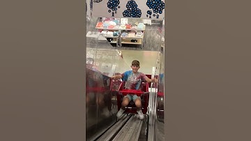Thumbnail of He got stuck in the shopping cart 😱