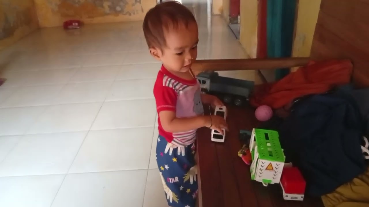 Main mobil mobilan lagi sama Nino||HP diminta Nino saat ngerekam 