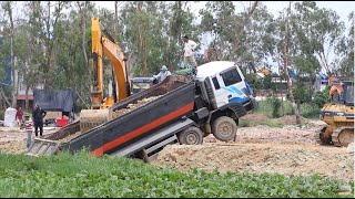 ឡានយីឌុបដឹកដីជាប់ផុង Extreme truck fails - dump trucks 24ton stuck in deep - recovery by bulldozer