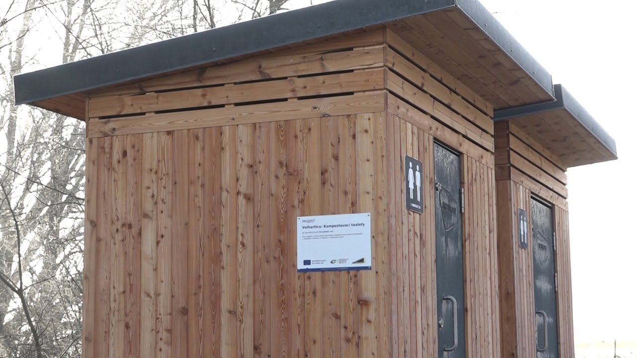 Chodník a kompostovací WC