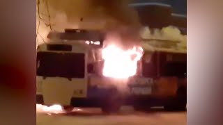 Троллейбус с пассажирами загорелся в Екатеринбурге