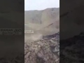 یک مرد مشهد ی در اعتراض به کیفیت محصولات ایران خودرو خودرو ی خود را از ارتفاعات نغندر به پایین