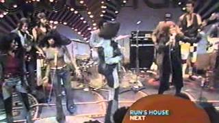 Ike & Tina Turner - Nutbush City Limits (Live) chords