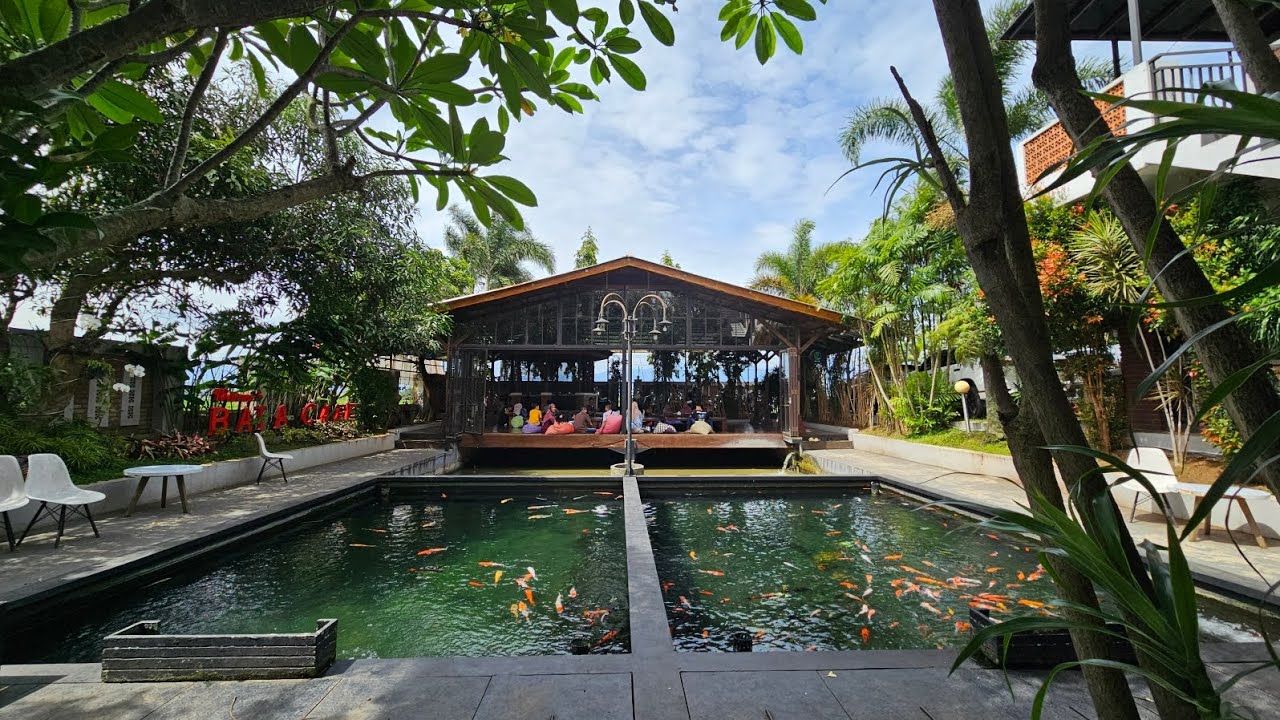 Cafe Tengah Sawah Unik di Bandung dengan Kolam Ikan & Kebun | Bata Cafe Bojongsoang