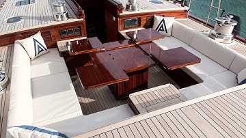 Cockpit table assembly