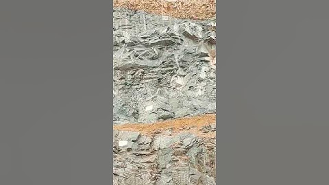 Slope monitoring installation for an open pit mine.