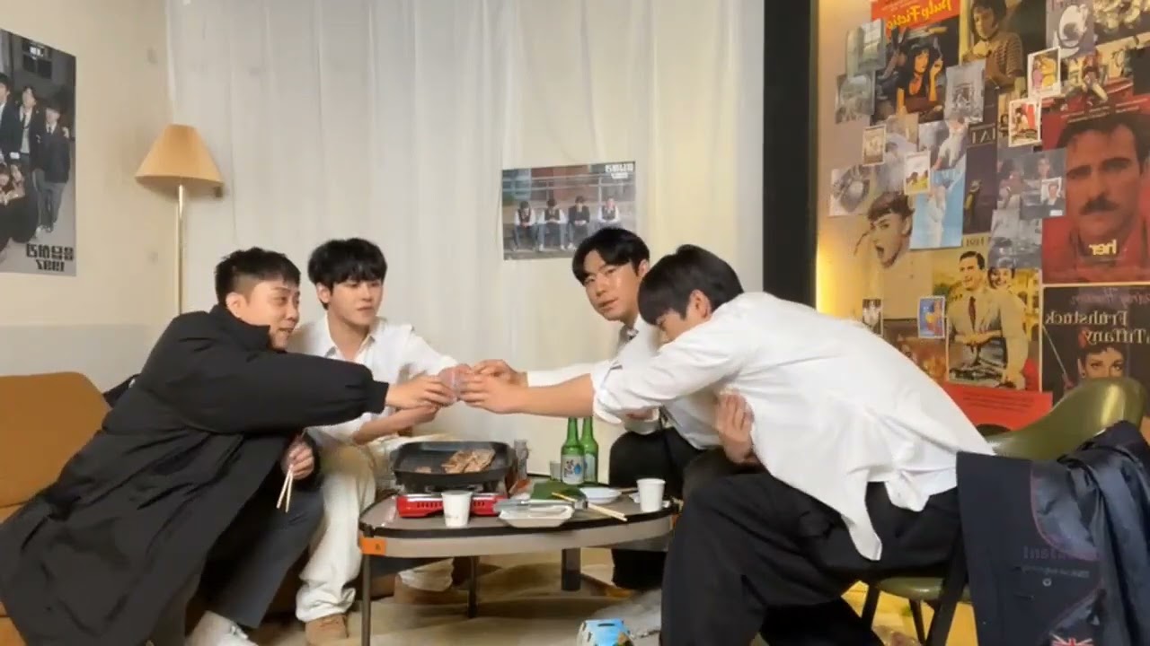 221215 Lee Si Eon 이시언 Seo In Guk 서인국 Hoya 호야 Jiwon 지원 Instagram Live lee_si_eon