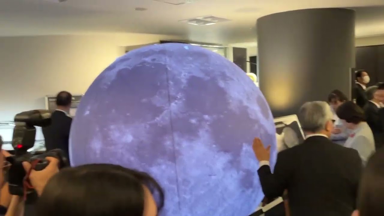 宇宙からはるばる金沢へ 月の石展示始まる 市教育プラザ富樫1号館