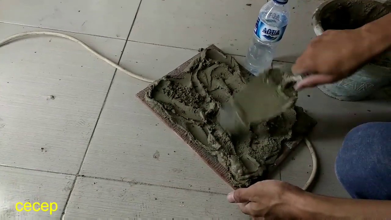  Keramik  Cara  memasang  keramik  kamar  mandi  YouTube
