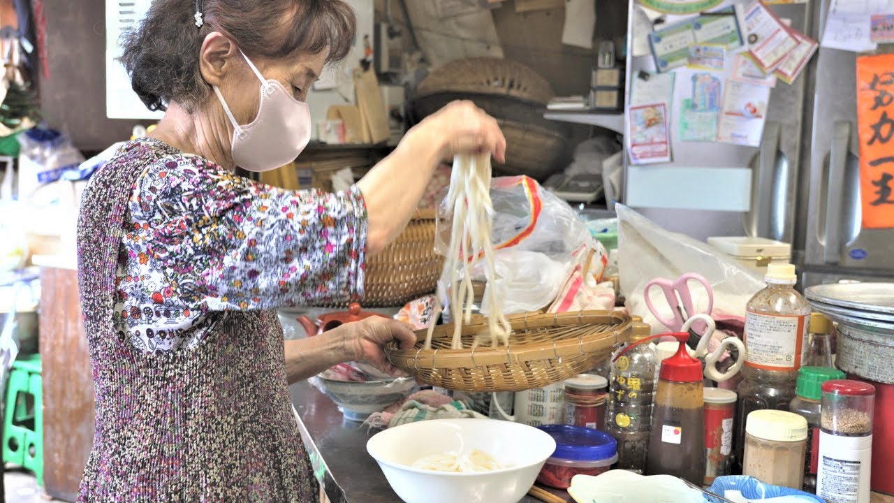 The Inspiring Journey of the Udon Grandma Duo: 82 and 86 Years Young. うどん  三角庵 japanese street food