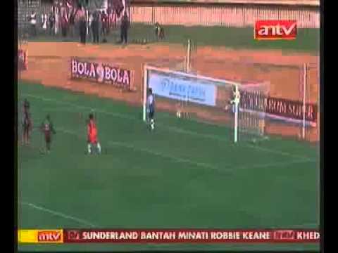 Persija Jakarta harus pulang dengan tangan hampa dari tur Papuanya pada musim ini. Setelah ditekuk Persiwa 0-2, Senin (17/1), Macan Kemayoran juga keok 1-2 dari Persipura, Kamis, 20 Januari 2011. us.video.vivanews.com