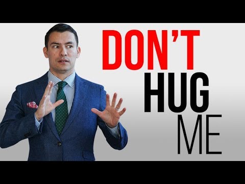 Come evitare Auguri scomodi? Long Man abbracci e strette di mano sudato | RMRS