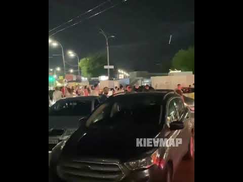 Толпа у метро