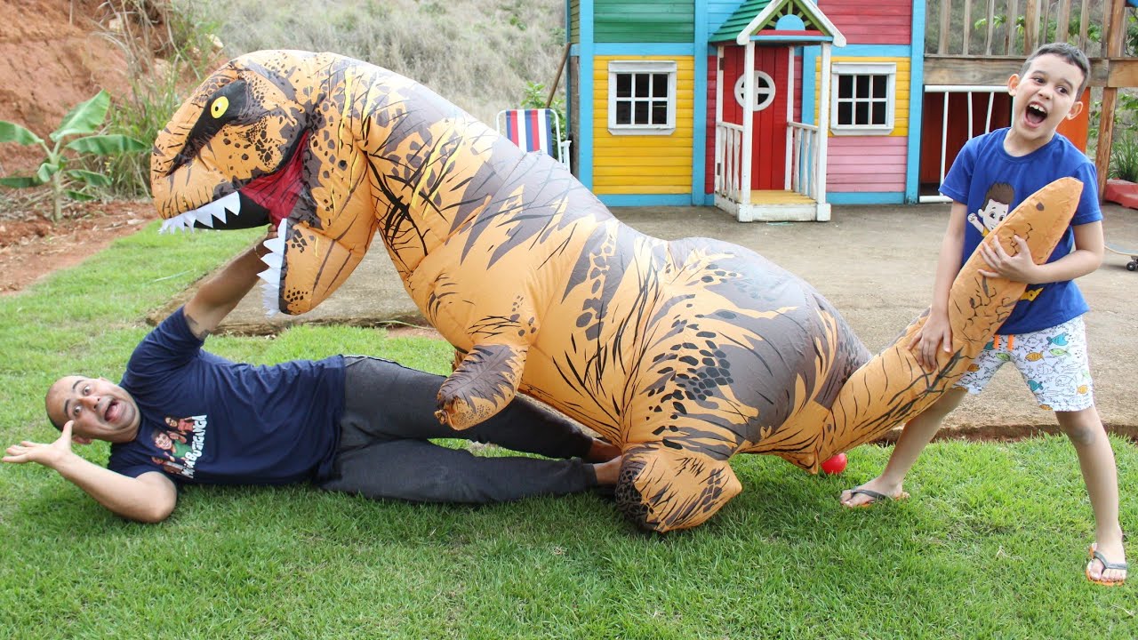 LUCAS E UMA HISTÓRIA ENGRAÇADA DO DINOSSAURO BOXEADOR