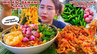 MAKAN MEE PEDAS, BAWANG MERAH DAN CILI HIJAU MENTAH, hirisan LEMBU TERIYAKI, MUKBANG.