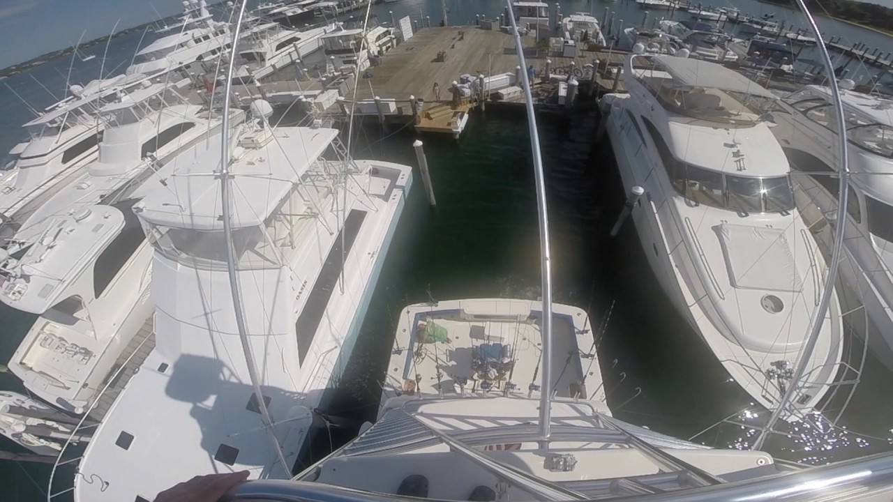 How to Dock A 63 Foot Boat. - YouTube