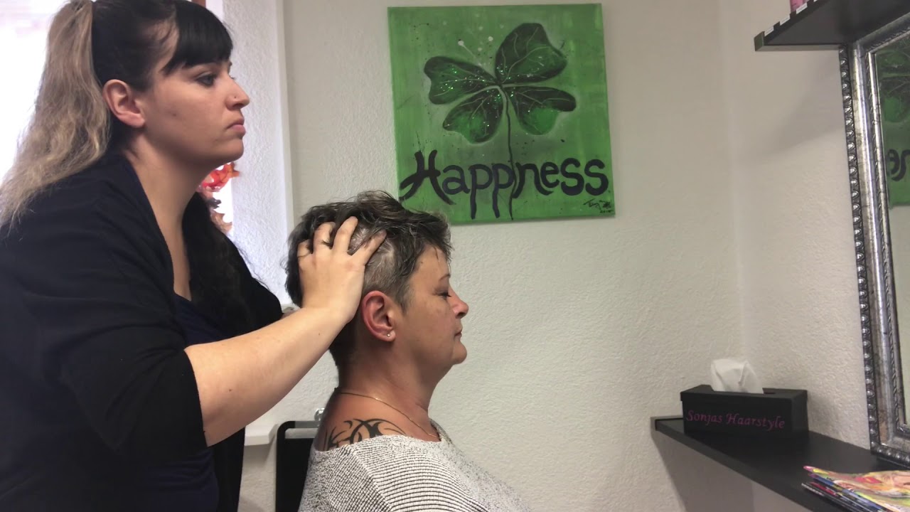 Entspannungs-Kopfmassage bei Sonjas Haarstyle