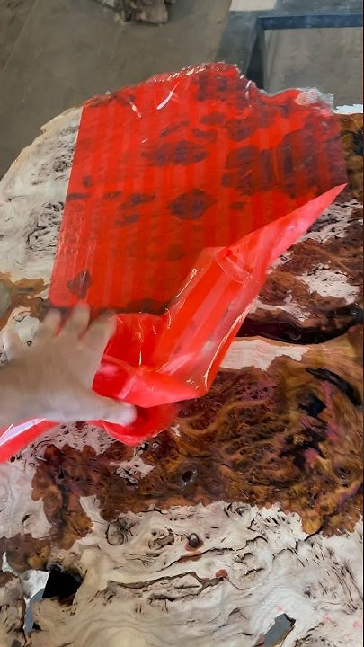 Каповый карагач стол залитый смолой будет в наличии - YouTube