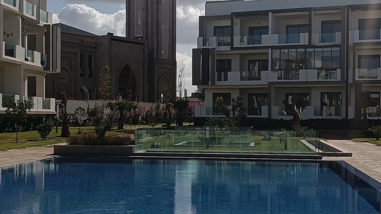 شقق راقية في دار بوعزة في إقامة محروسة على بعد خمسة دقائق من البحر 0663710841