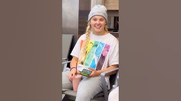 Jojo Siwa embarrassed as fans laugh at her