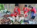 Two sisters found crabs for cook |give to dog- Eating delicious