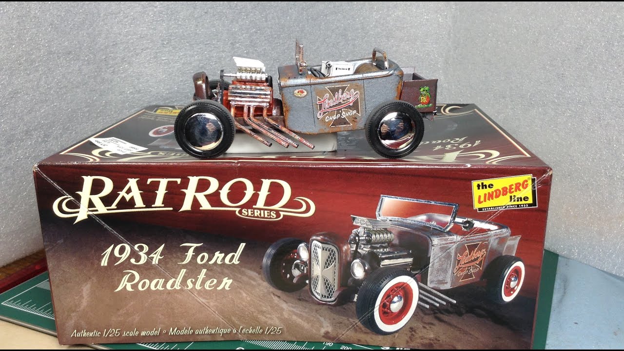 Crown Premiums - 1934 FORD ROADSTER 1:24 - #4 In Series Crown Premiums - 1934 FORD ROADSTER 1:24 - #4 In Series