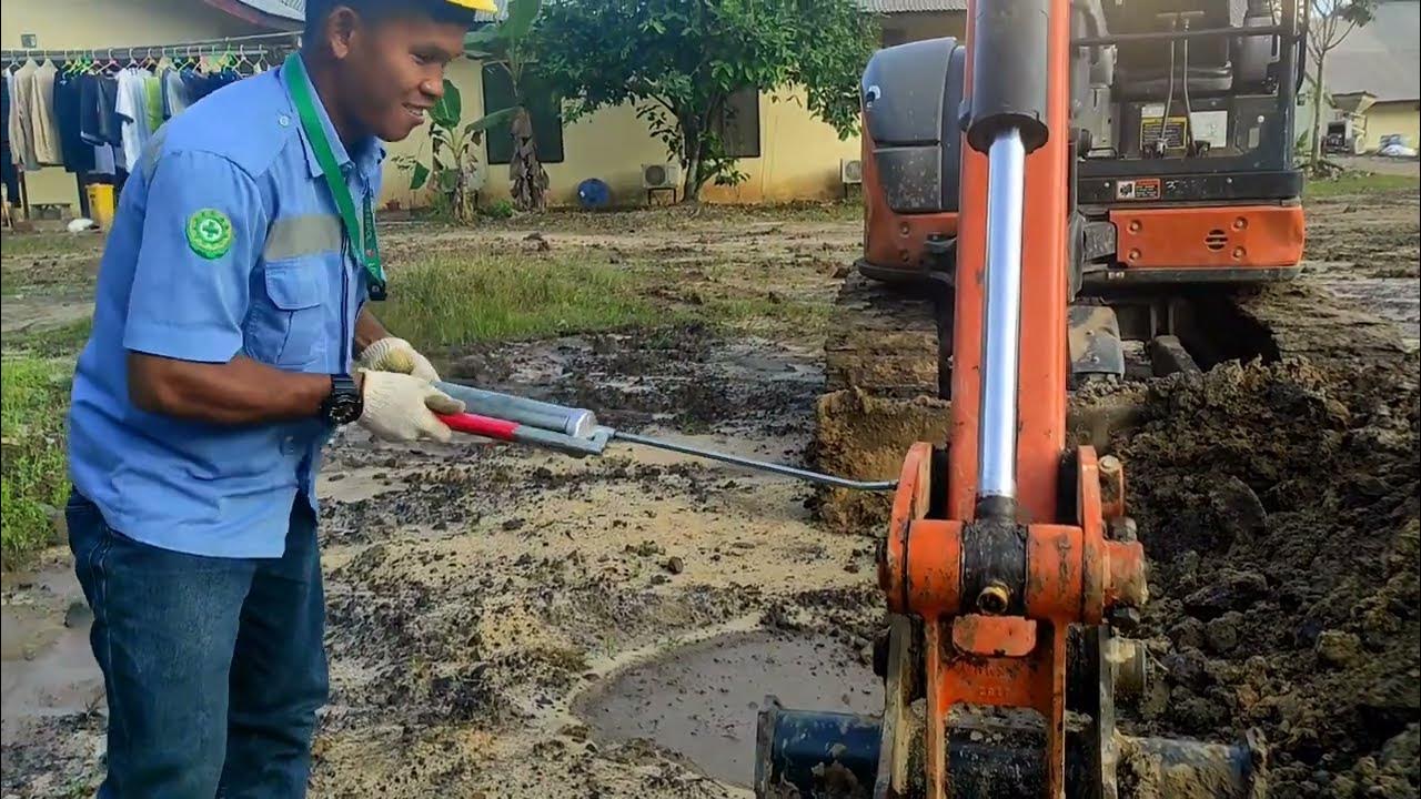 CARA GREASE EXCAVATOR MINI ZAXIS48U 5A PISPOT TANGAN Sebelum Kerja