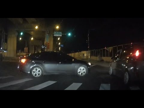 看標識很難嗎？看不懂？車子來了總看得懂吧？